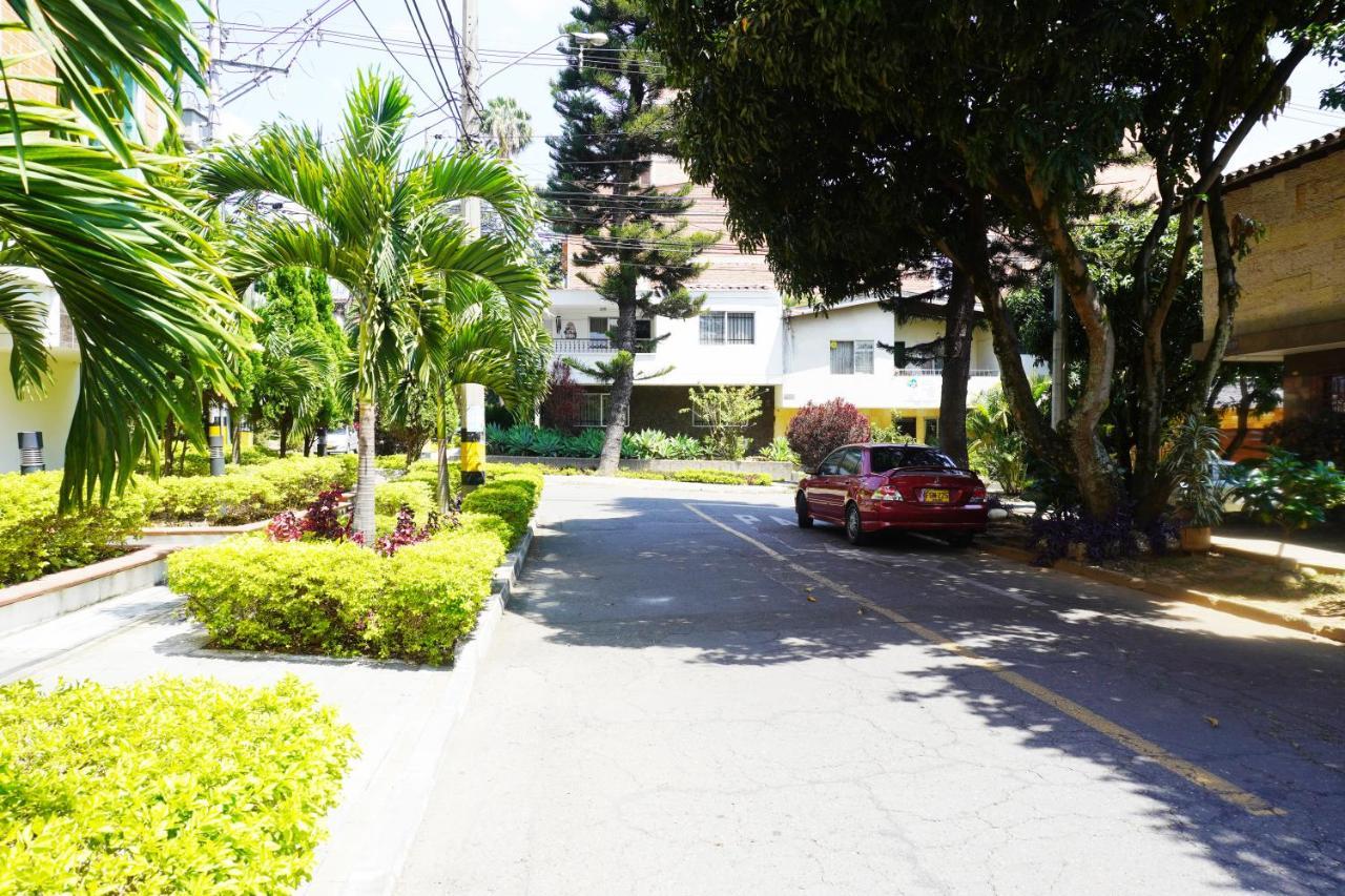 Buntes House-Casa Hotel Laureles-Estadio Medellín Exteriör bild